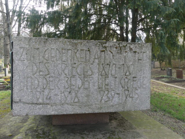 Denkmal für Kriegstote 02