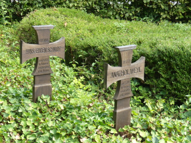Ehrenhain für Gefallene 1945 02