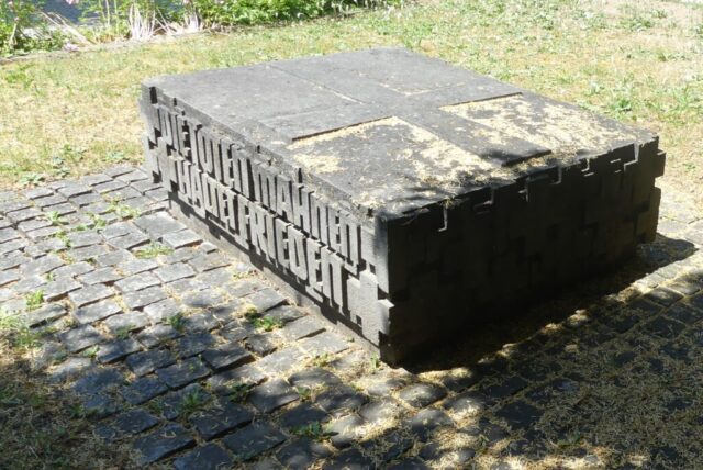 Ehrenmal für die Toten der Kriege 03