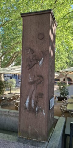 Gedenktafel am Volkshausbrunnen 02